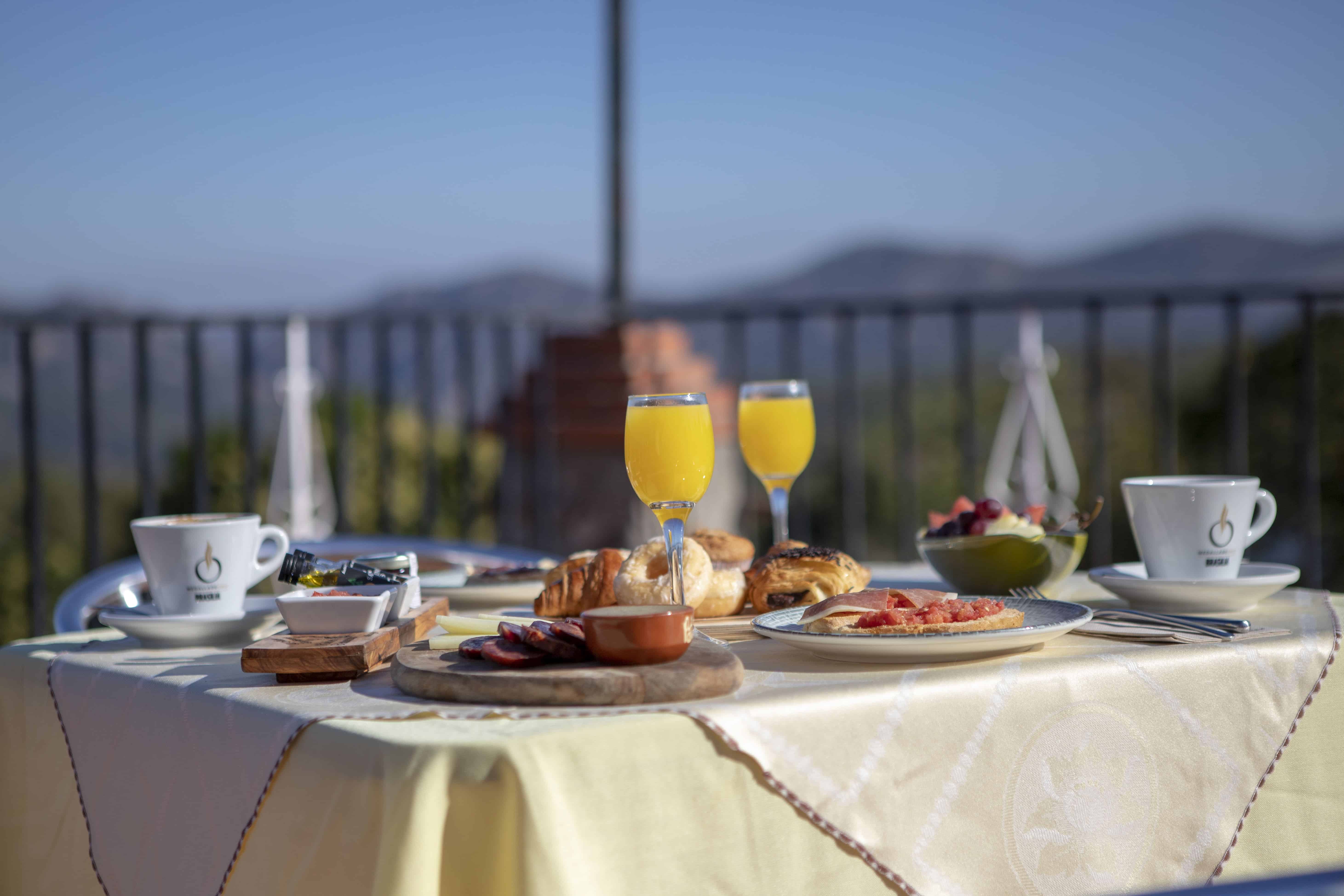 desayunar despeñaperros restaunrante terraza hotel santa elena